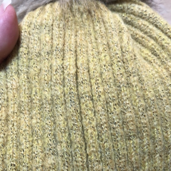 Virginia Wolf NYC Sunray soft Pom Pom Beanie Hat NEW - Picture 3 of 4